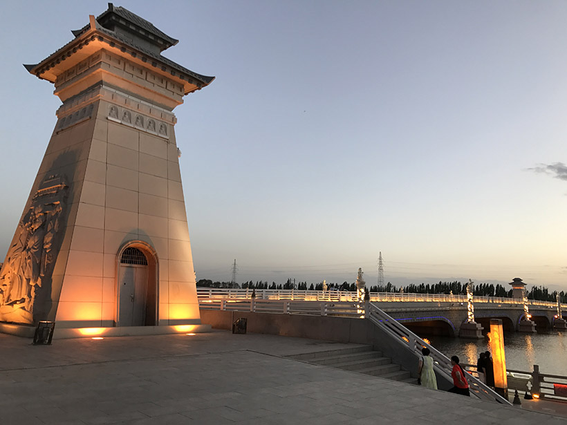 敦煌新建党河大桥雕塑景观装饰工程